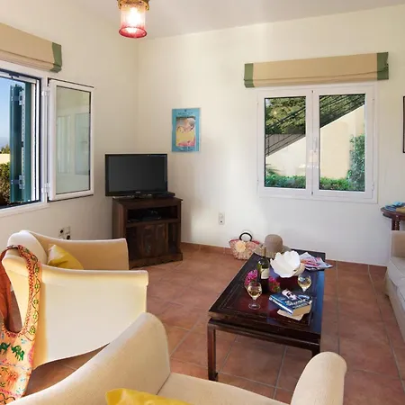 Emelisse By フィスカルドン