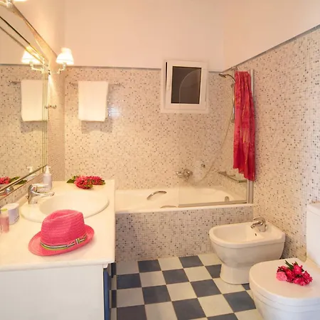 Emelisse By ヴィラ