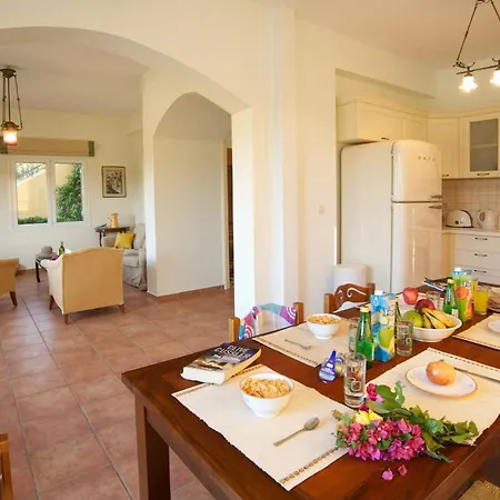 Emelisse By ヴィラ *